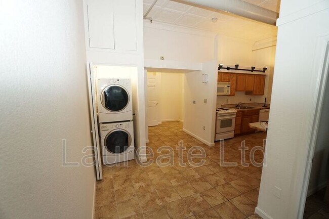 Foto del edificio - 5025 Lowell Blvd