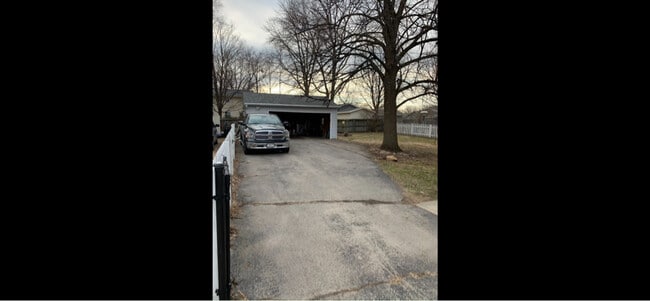 Building Photo - 661 S Park Ave