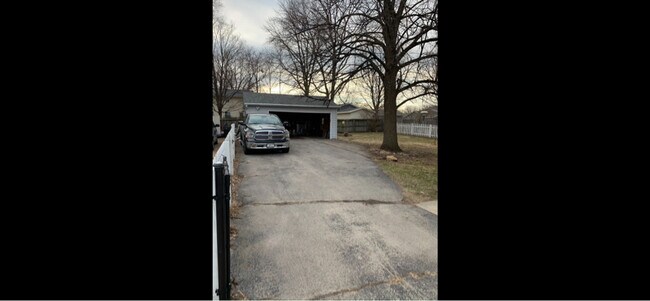 Foto del edificio - 661 S Park Ave