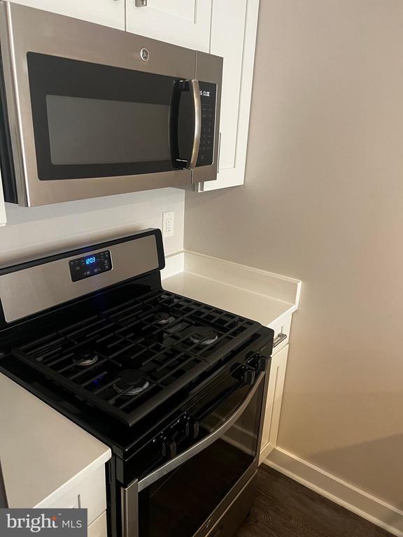 Building Photo - 924 19th St NE