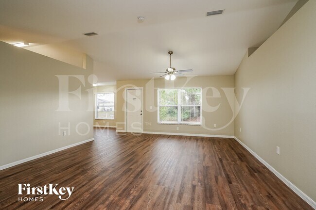 Foto del edificio - 2153 NW 18th Pl