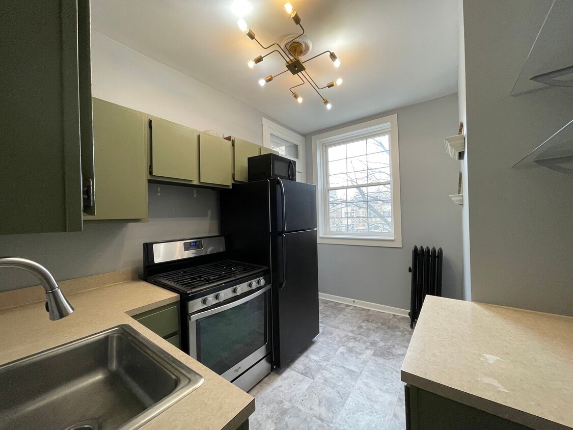 Primary Photo - 4318 N Clarendon Ave