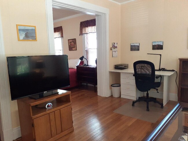 TV and Desk - 560 Winthrop Ave