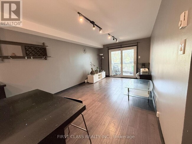 Building Photo - 2135 Dufferin St