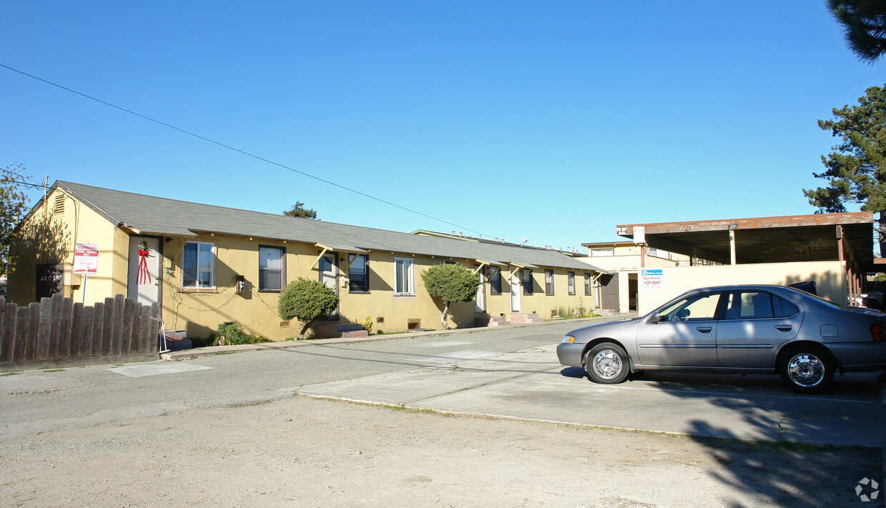 Primary Photo - 1115 E Laurel Dr