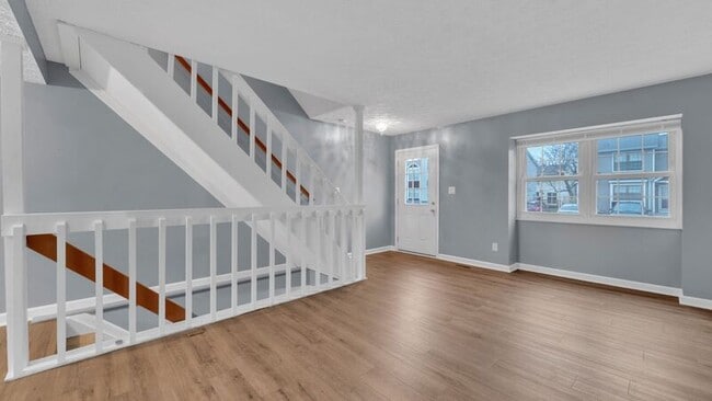 Building Photo - 919 Charnwood Ln