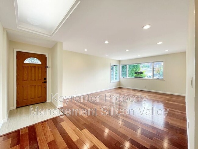 Building Photo - 772 Springwood Dr