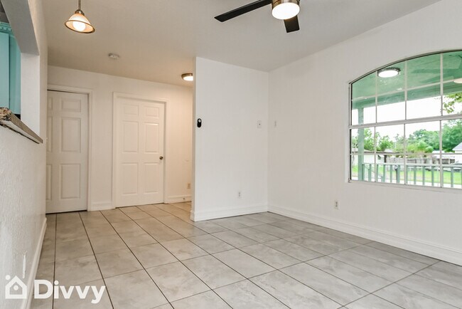 Foto del edificio - 2409 Golfview Street
