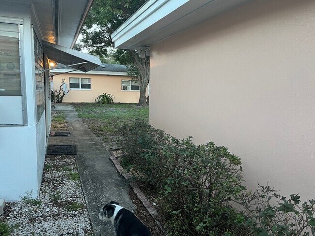 Building Photo - 1801 Rainbow Dr