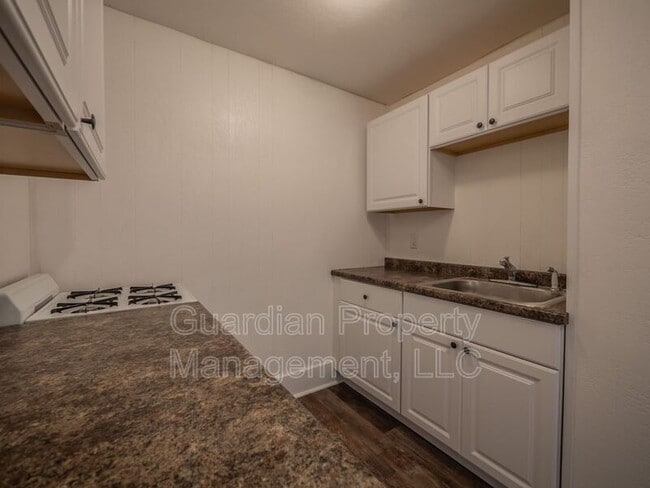 Building Photo - 108 N Buchanan St