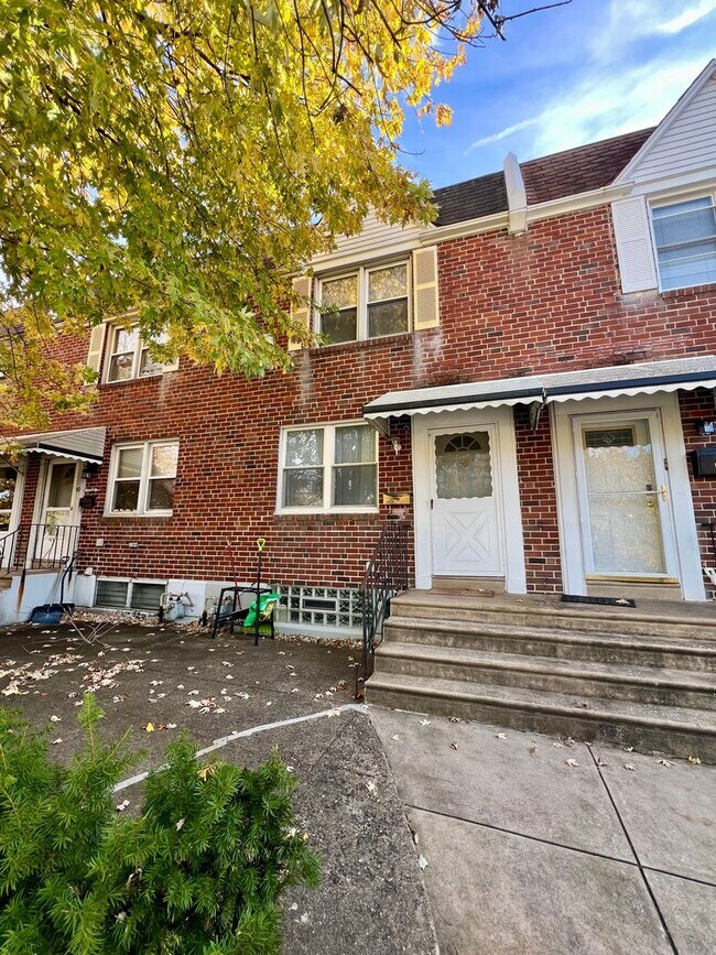 Foto del edificio - Gorgeous 3-Bedroom Townhome in Ambler! Available NOW! Last Month’s Rent WAIVED up front for quali...