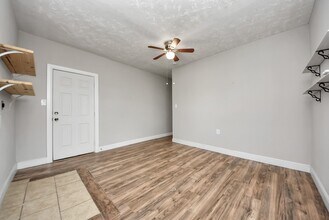 Building Photo - 215 St Charles Dr