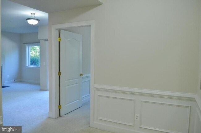 Building Photo - 10600 Provincial Dr