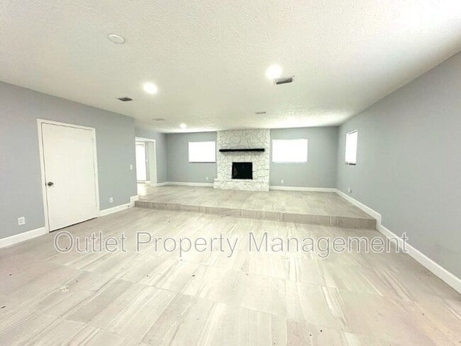 Foto del edificio - 2432 NE 28th St