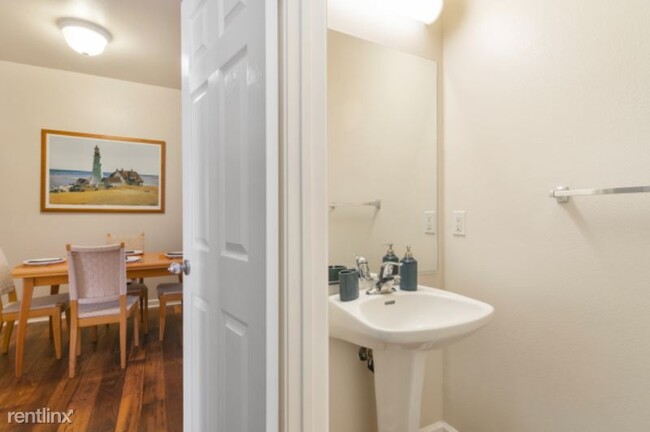 Building Photo - 3 br, 3 bath Townhome - 2689 Hornet Way