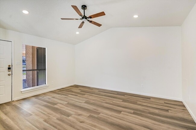 Foto del edificio - 1402 Waterloo Tr