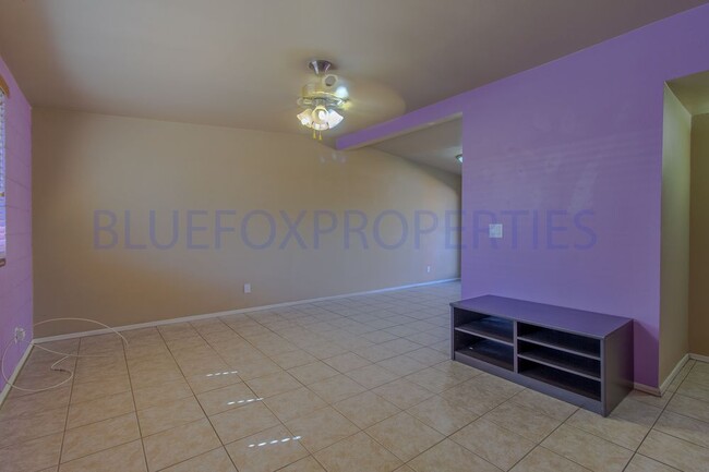 Building Photo - 2 BED, SINGLE STORY, OFF GLENN, READY TO GO!