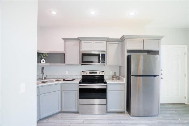 Building Photo - 21 S Cynthia St