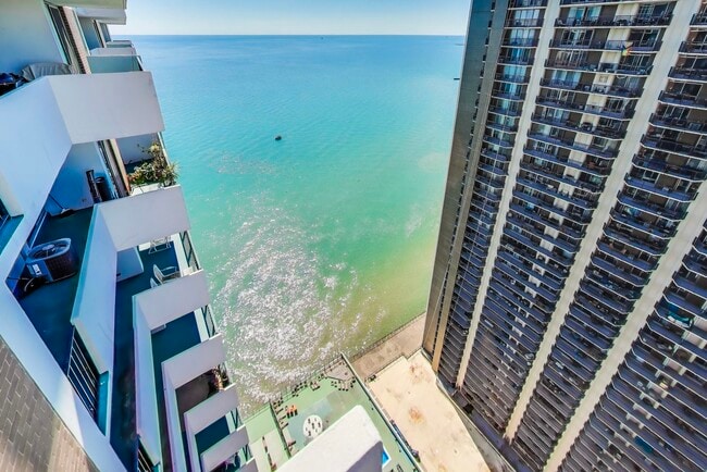 Foto del edificio - 6033 N Sheridan Rd