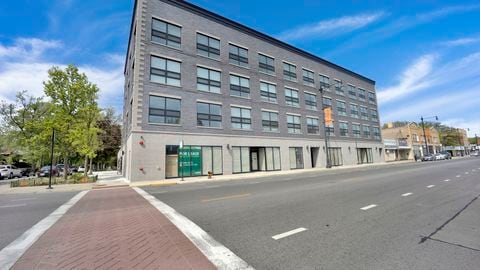 Building Photo - 4350 W Lawrence Ave