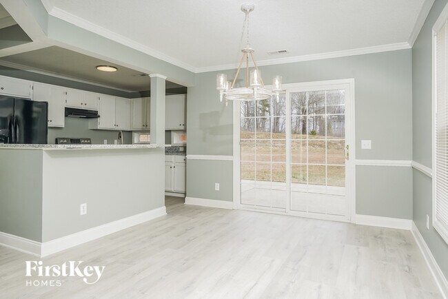 Building Photo - 5853 Ferncrest Ct