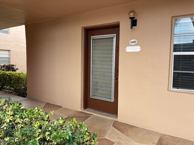 Foto del edificio - 489 Burgundy P