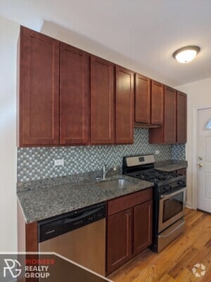 Building Photo - 630 W Cornelia Ave