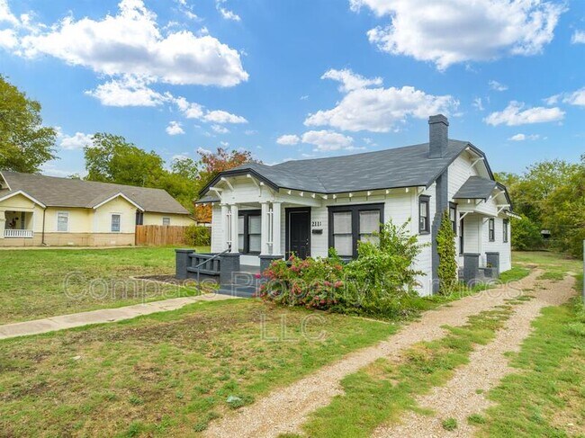 Building Photo - 2111 Homan Ave