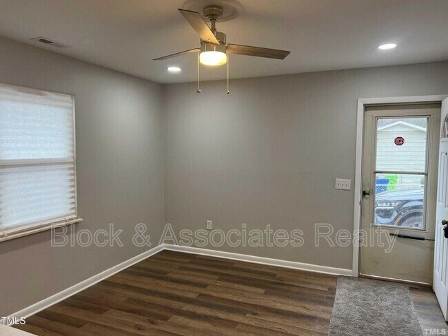 Building Photo - 1112 Hazelnut Dr
