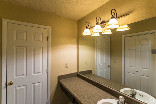 Bathroom Light Fixtures Nashville Tn landmark at lyncrest reserve apartment homes rentals - nashville Bathroom Light Fixtures Nashville Tn landmark at lyncrest reserve apartment homes rentals - nashville