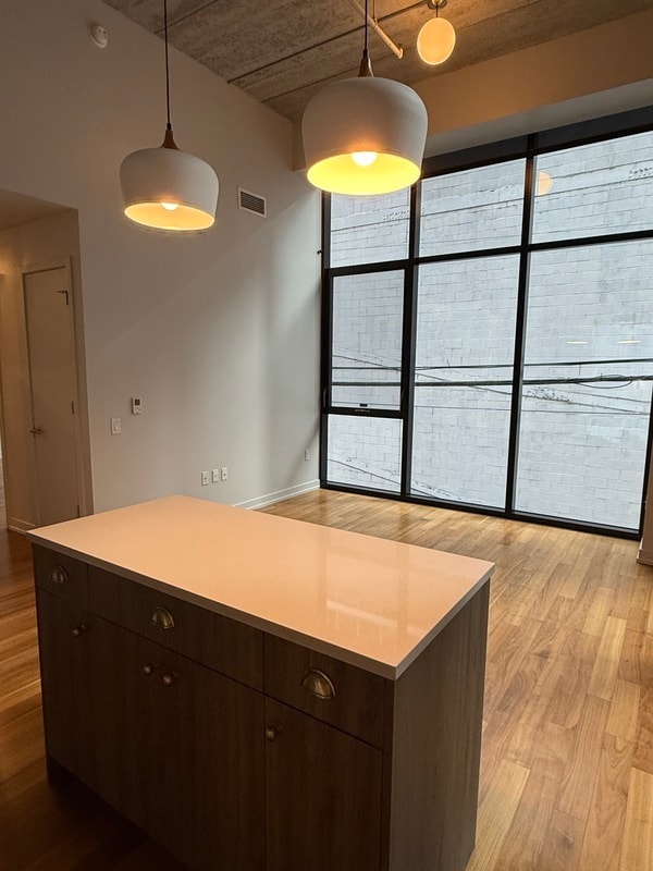 Foto del edificio - 160 W Superior St