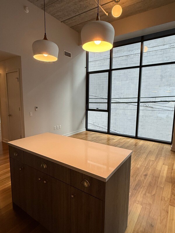 Photo - 160 W Superior St Apartment