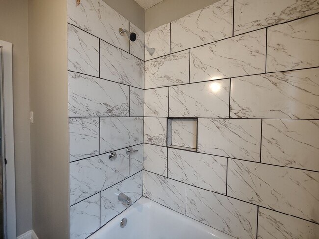 Building Photo - 3 Bed / 1 Bath Home for Rent