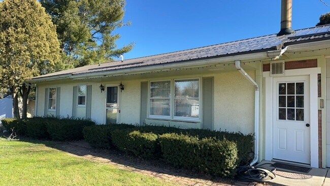 Foto del edificio - 3 Bedroom 1 Bath Fairview Ranch Home