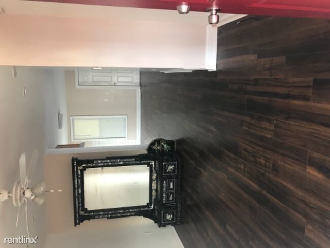 Building Photo - 2320 S Albany Ave