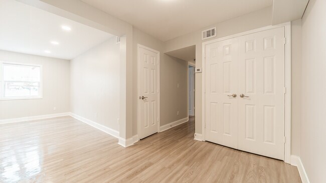 Building Photo - Crystal Heights Apartments