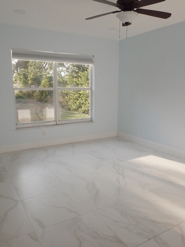 Foto del edificio - 440 SW 7th Ave