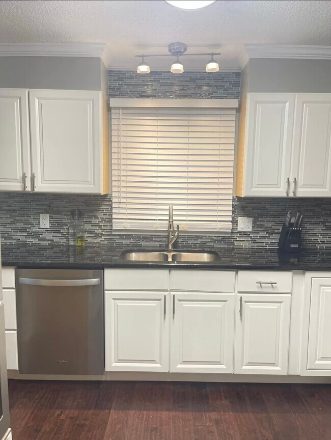 Foto del edificio - 112 Pineview Rd