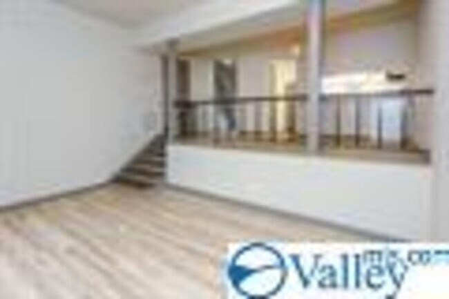 Building Photo - 2315 Colony Dr SW