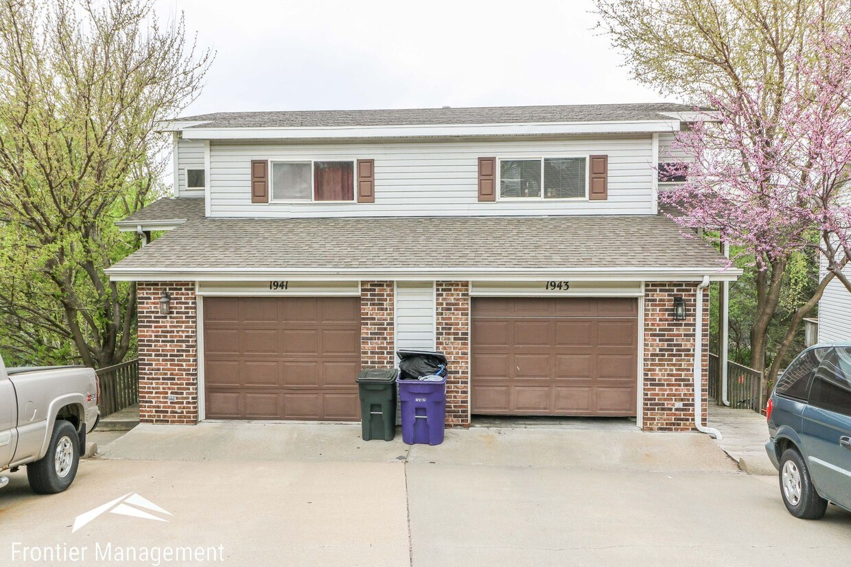 4 br, 3 bath House - 1943 Crescent Dr. Photo