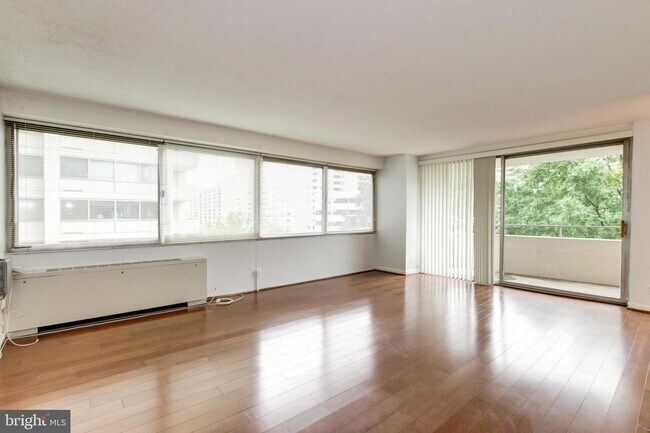 Foto del edificio - 5500 Friendship Blvd