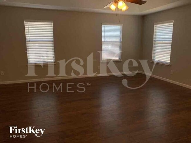 Building Photo - 10700 Lipan Trail