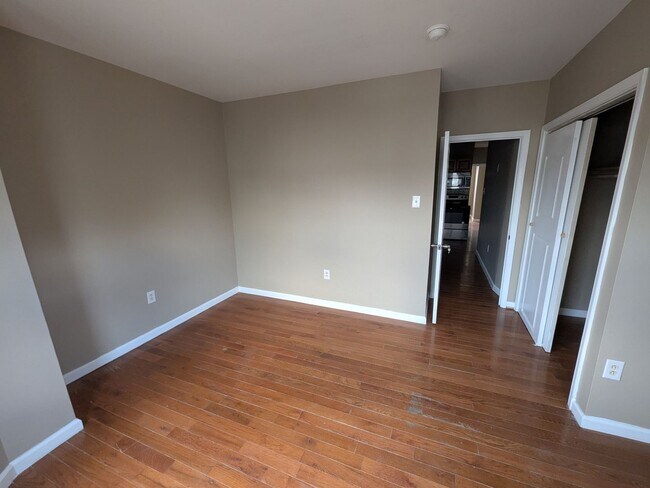 Building Photo - 5838 Windsor Ave