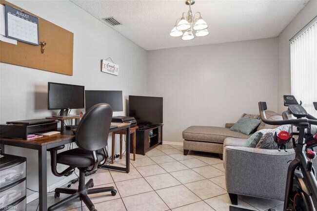 Building Photo - 5 br, 2 bath House - 6704 Mirror Lake Avenue