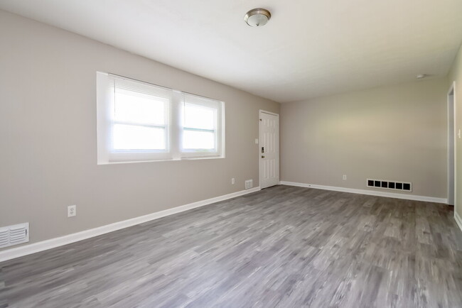 Building Photo - 955 King James Dr