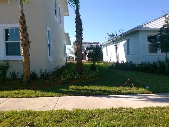Building Photo - 1370 Community Dr