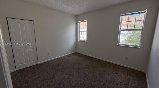 Foto del edificio - 5800 W Sample Rd