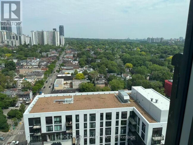 Photo du bâtiment - 10 Oak St