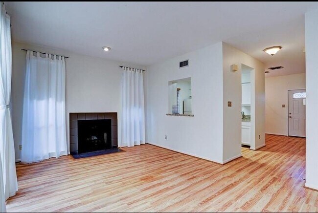 Foto del edificio - 4225 Purdue St