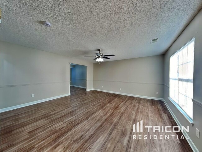 Foto del edificio - 2608 Misty Cove Pl NE